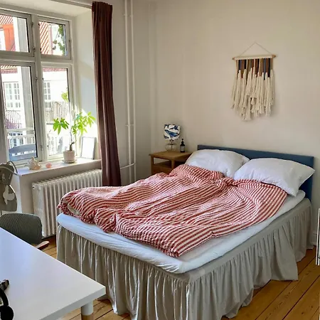 Cozy Close To And Parks Apartment